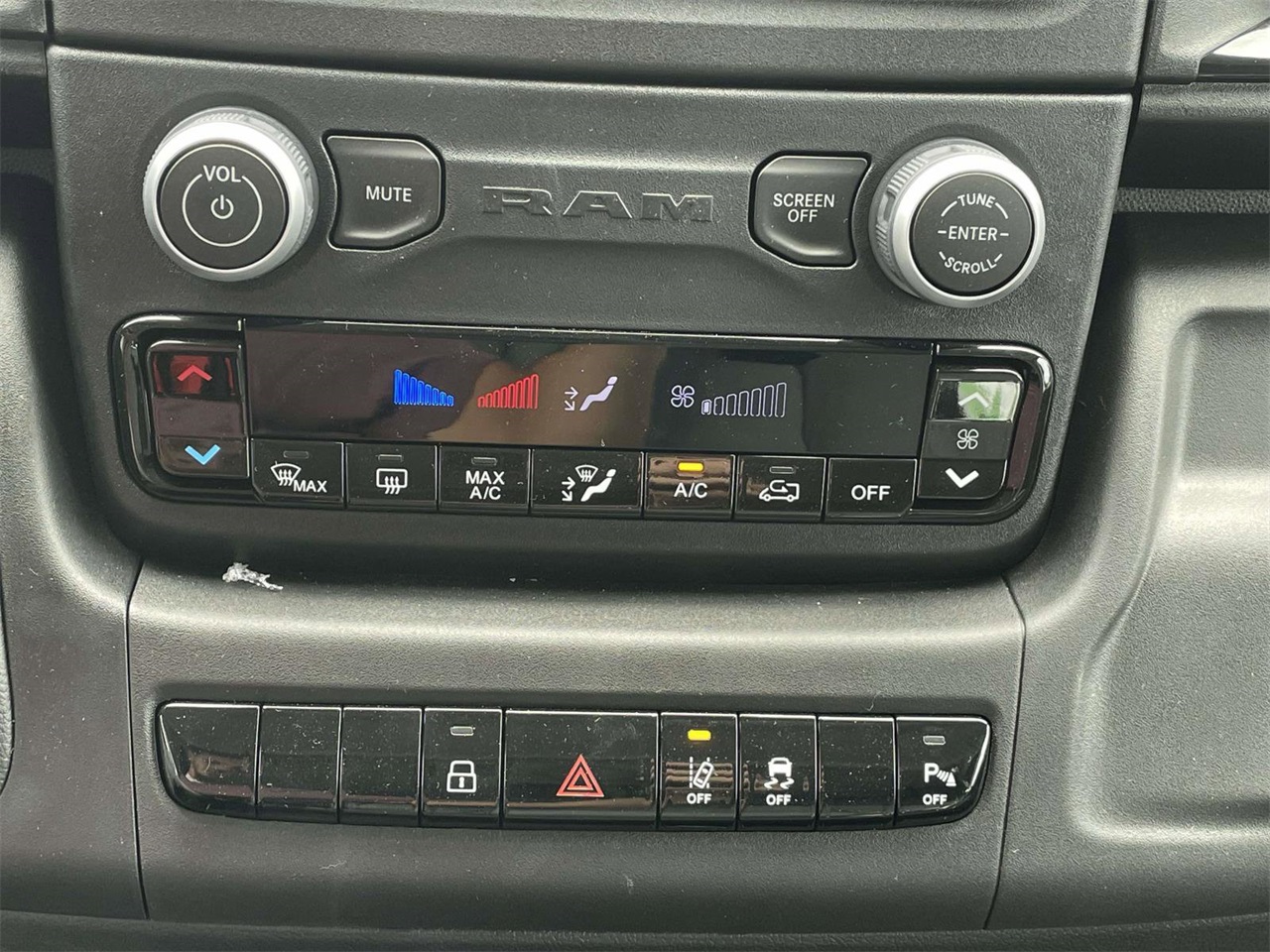 2024 Ram ProMaster 1500 photo 18