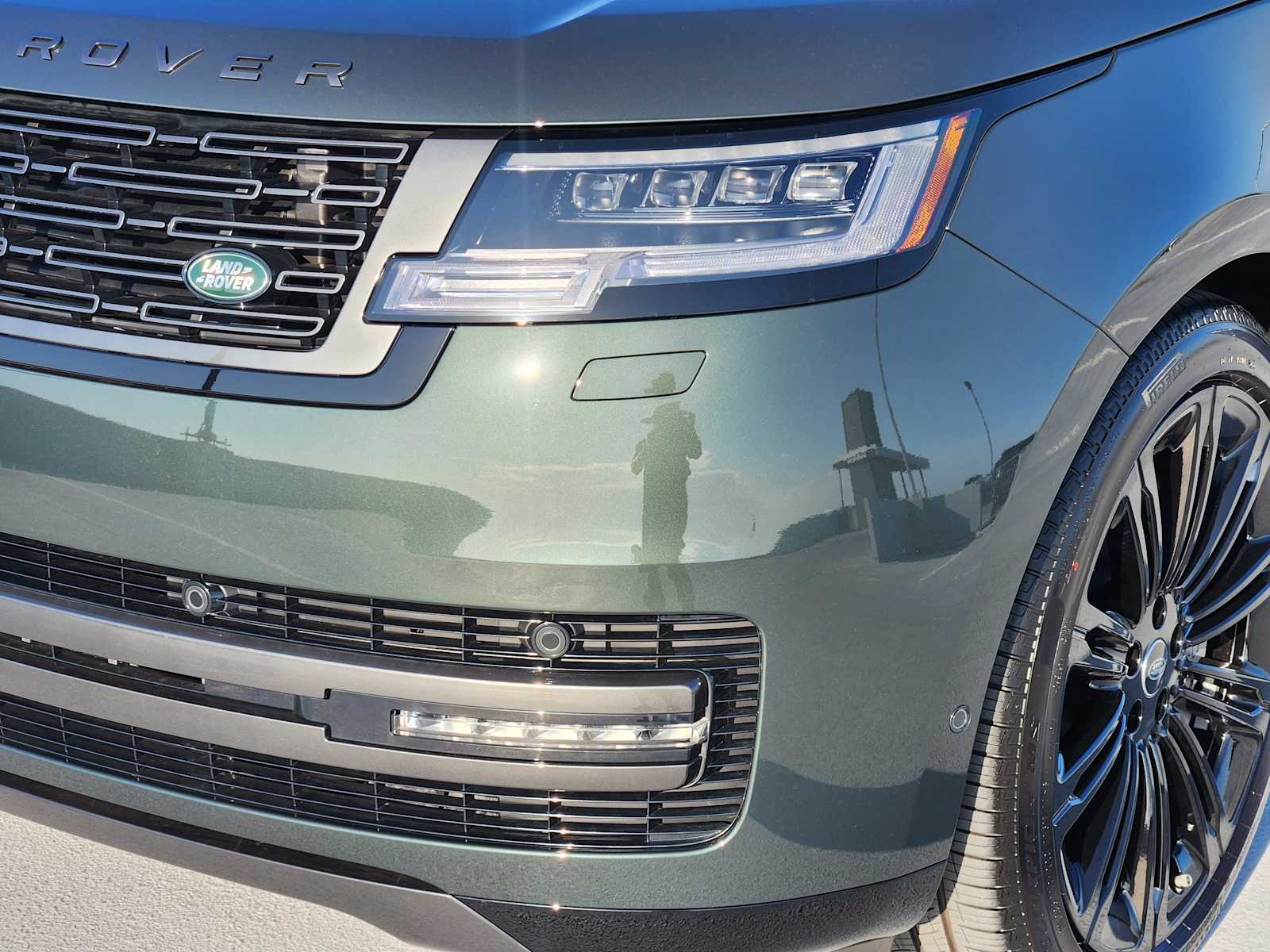 2025 Land Rover Range Rover SE photo 8