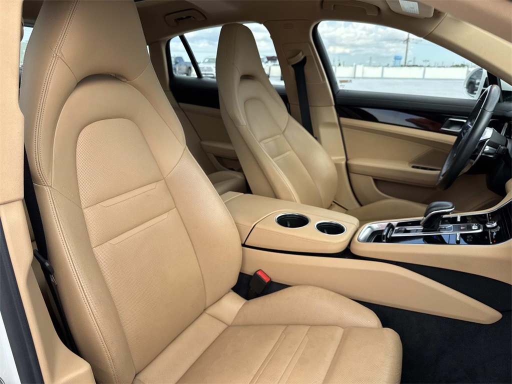 2020 Porsche Panamera 4 photo 9