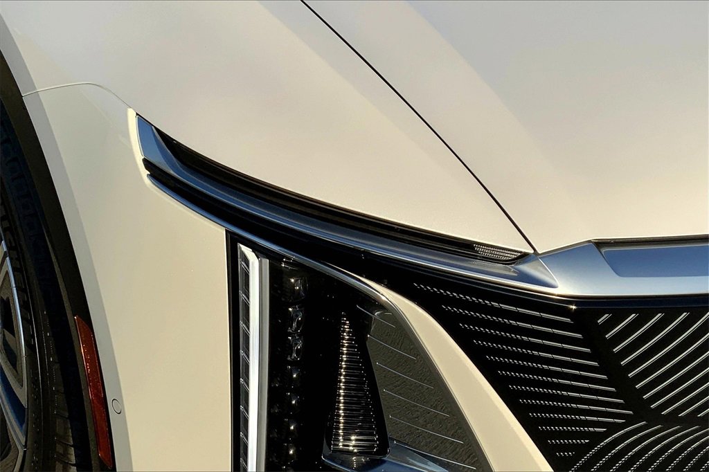 2025 Cadillac Lyriq Luxury photo 13