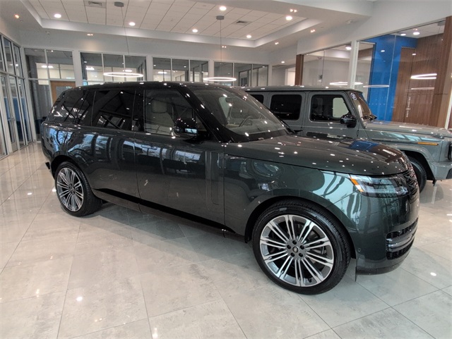 2025 Land Rover Range Rover SE photo 2