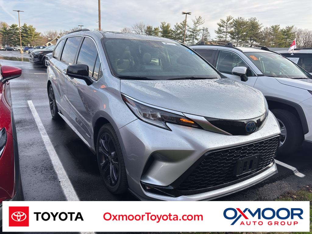 2021 Toyota Sienna XSE's photo