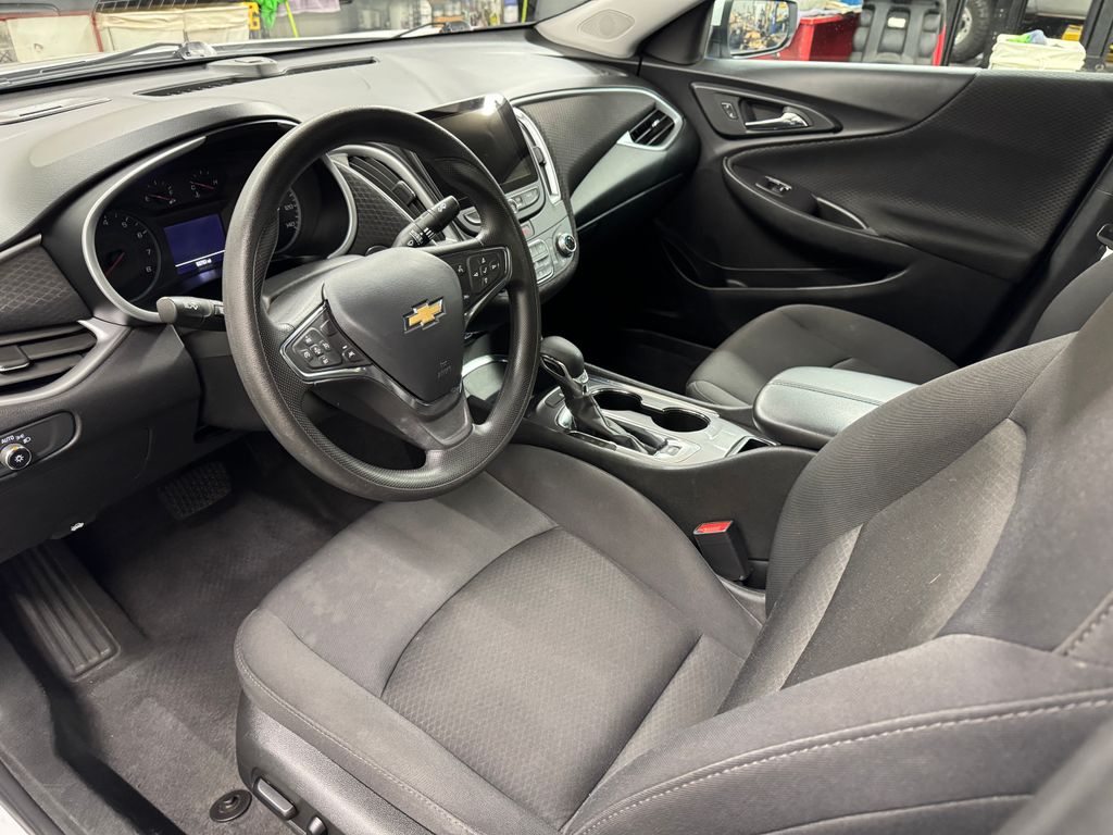 2023 Chevrolet Malibu 1LT photo 10