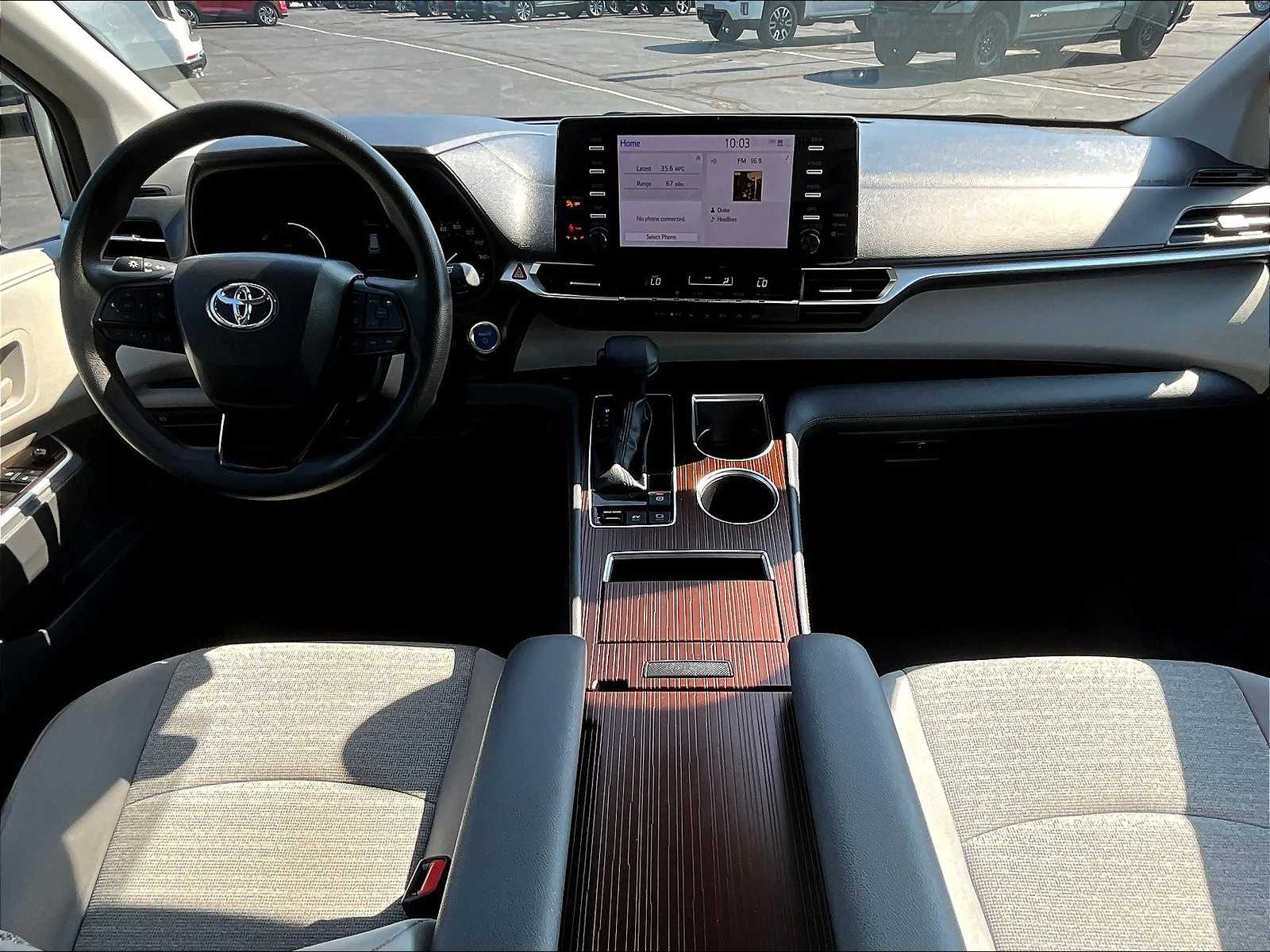 2023 Toyota Sienna LE photo 21