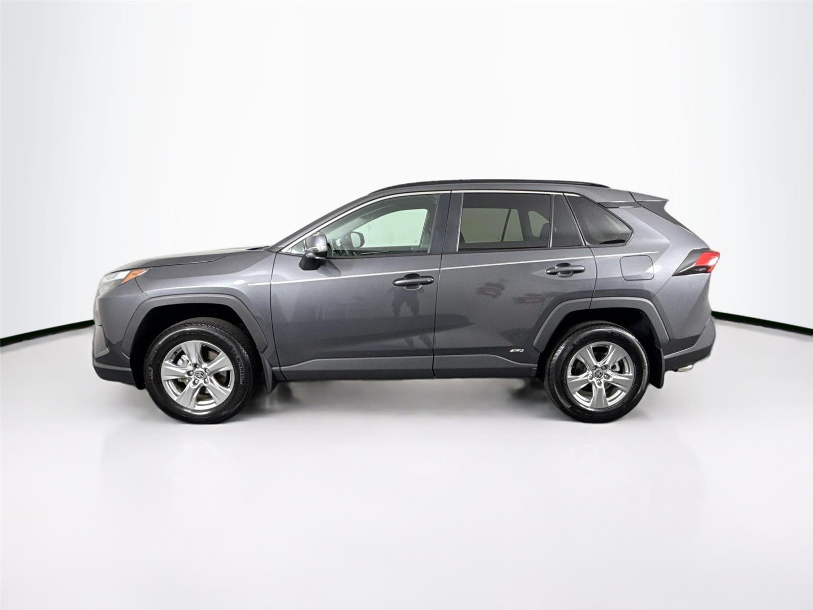 2024 Toyota RAV4 Hybrid XLE photo 8