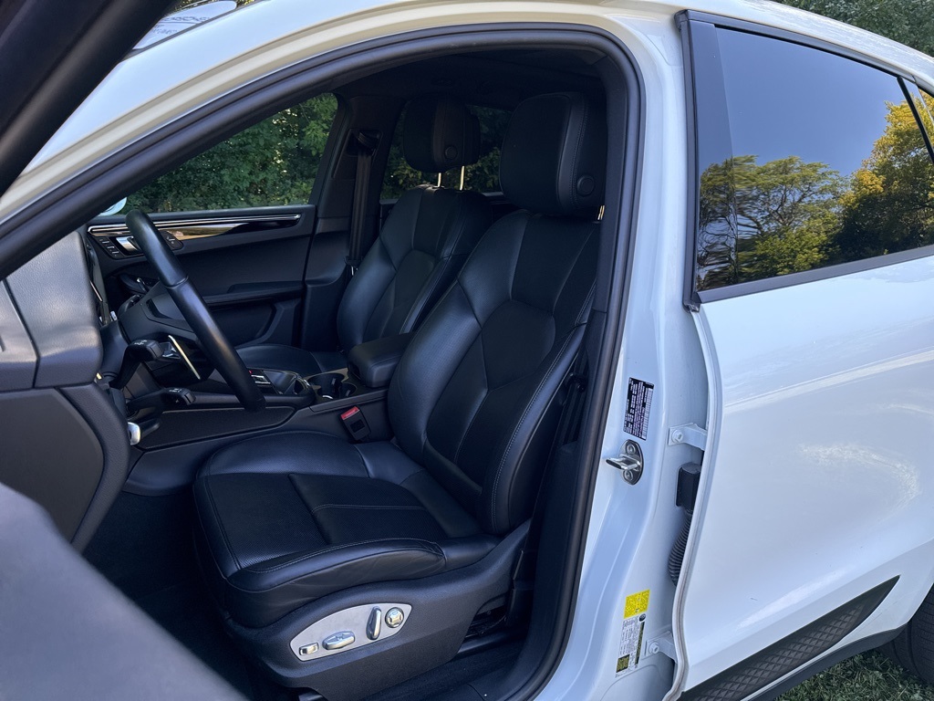 2023 Porsche Macan Base photo 5