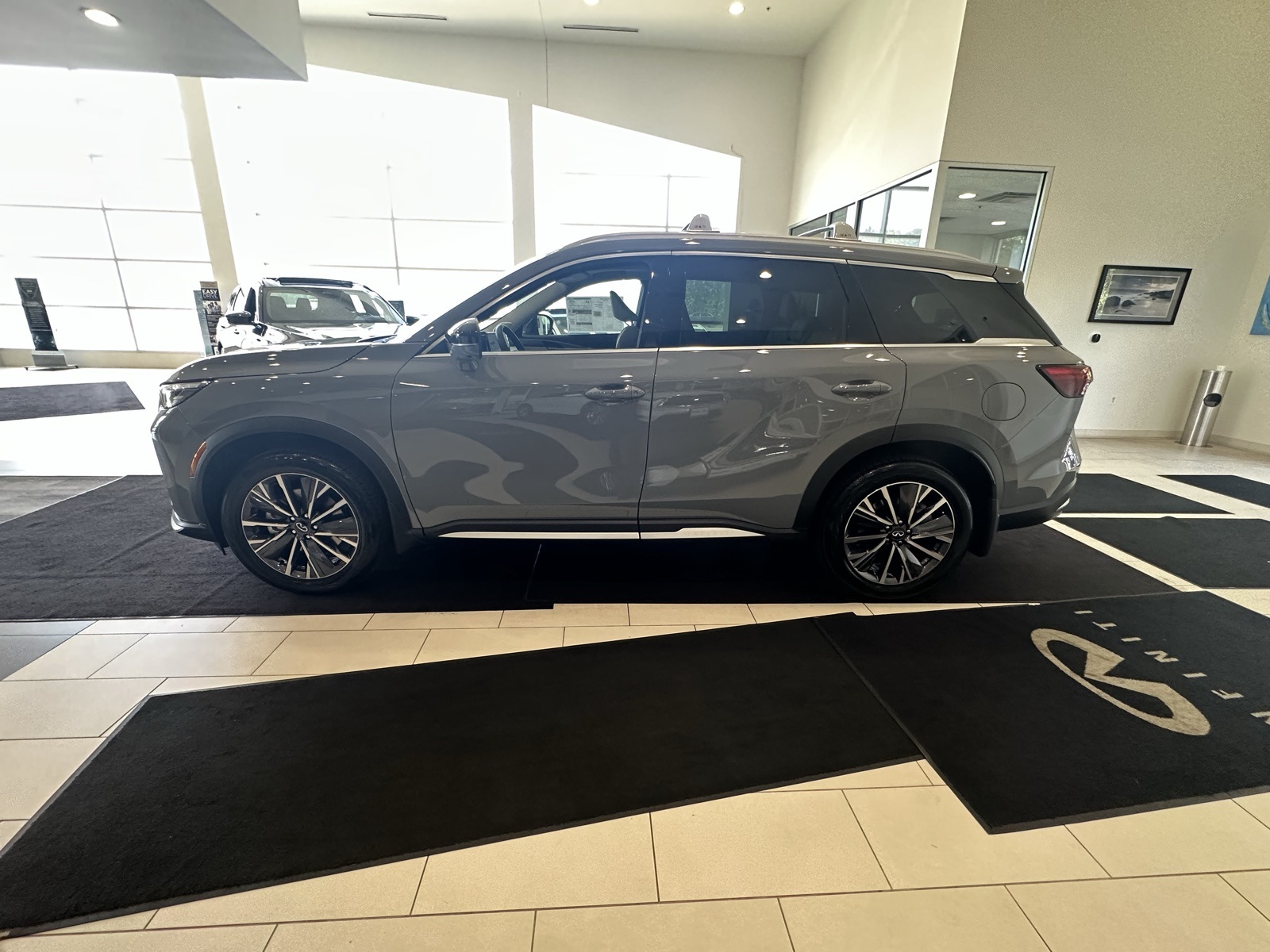2026 Infiniti QX60 Luxe photo 4