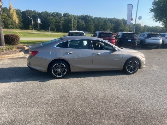 2023 Chevrolet Malibu 1LT photo 2