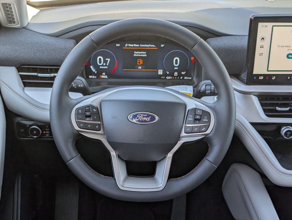 2025 Ford Explorer photo 9