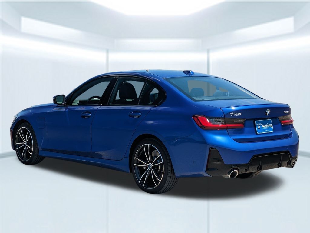 2024 Bmw 330e photo 2