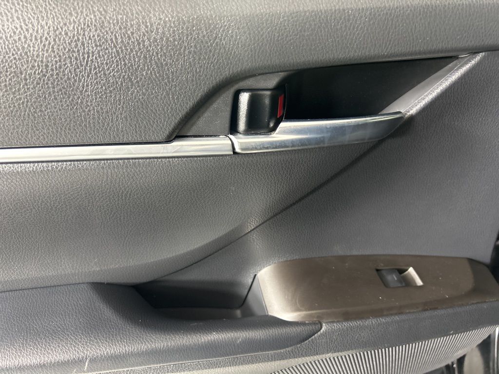 2021 Toyota Camry SE photo 32