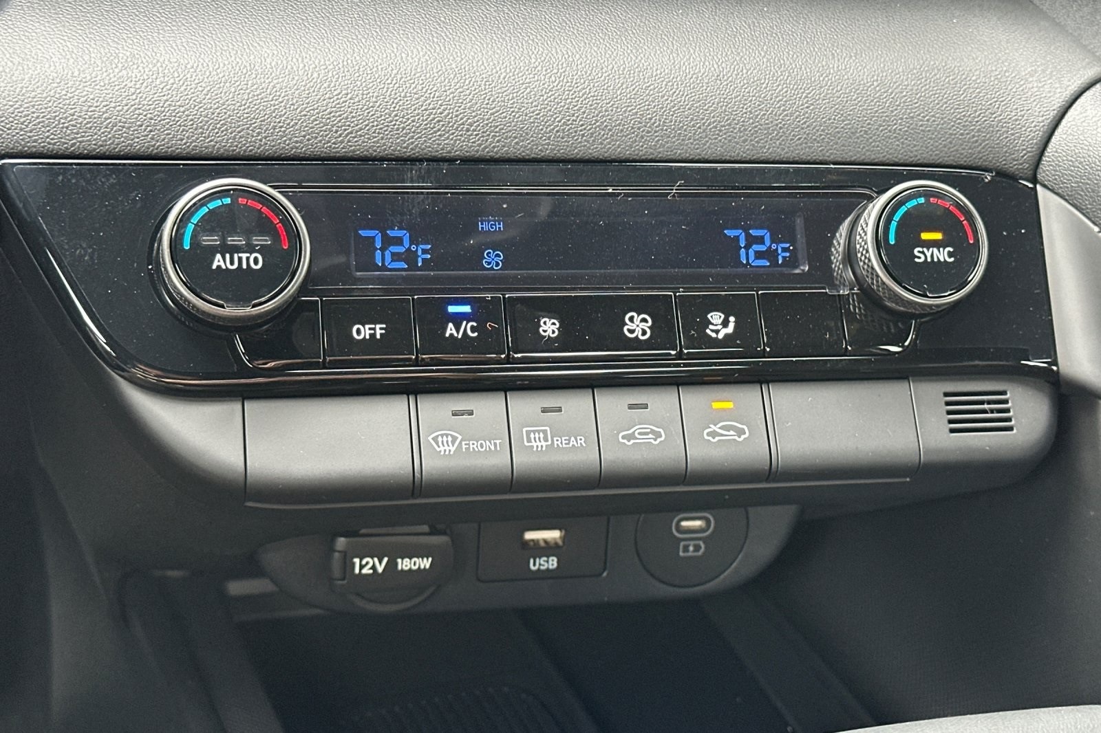 2025 Hyundai Elantra SEL Sport photo 20