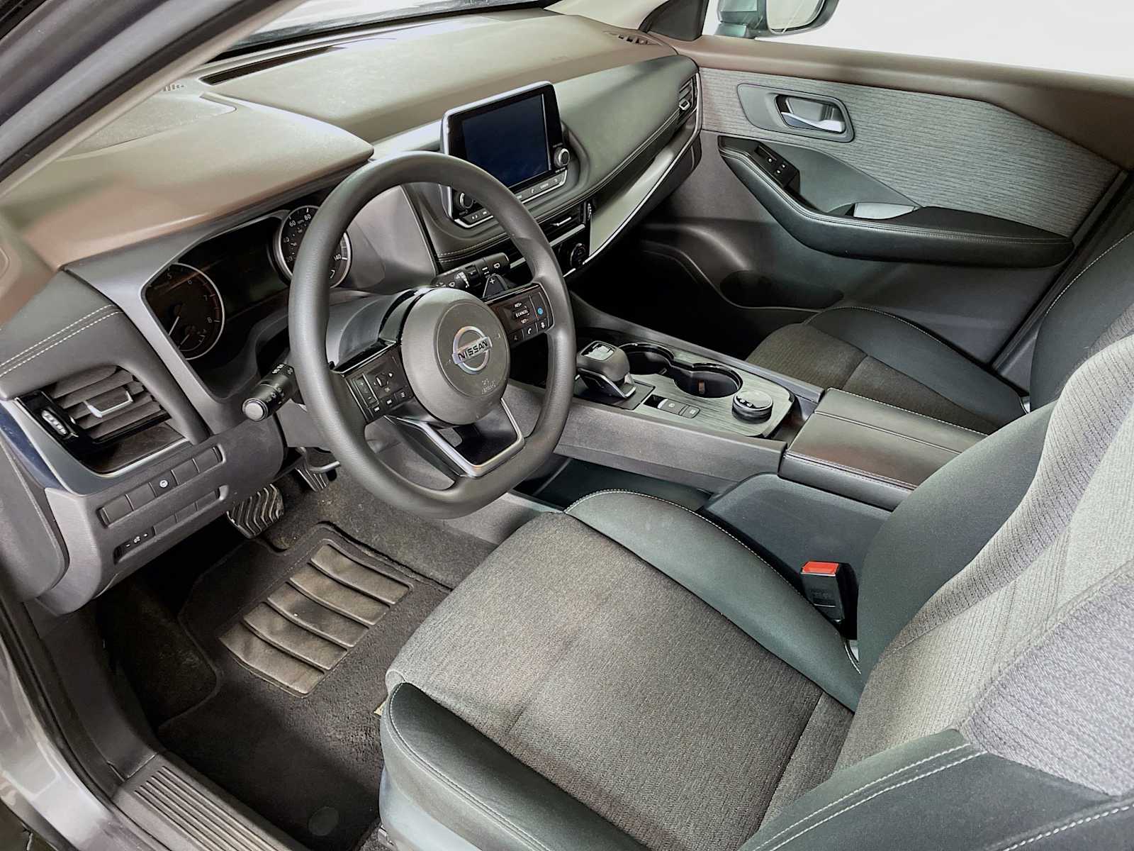 2021 Nissan Rogue SV photo 7