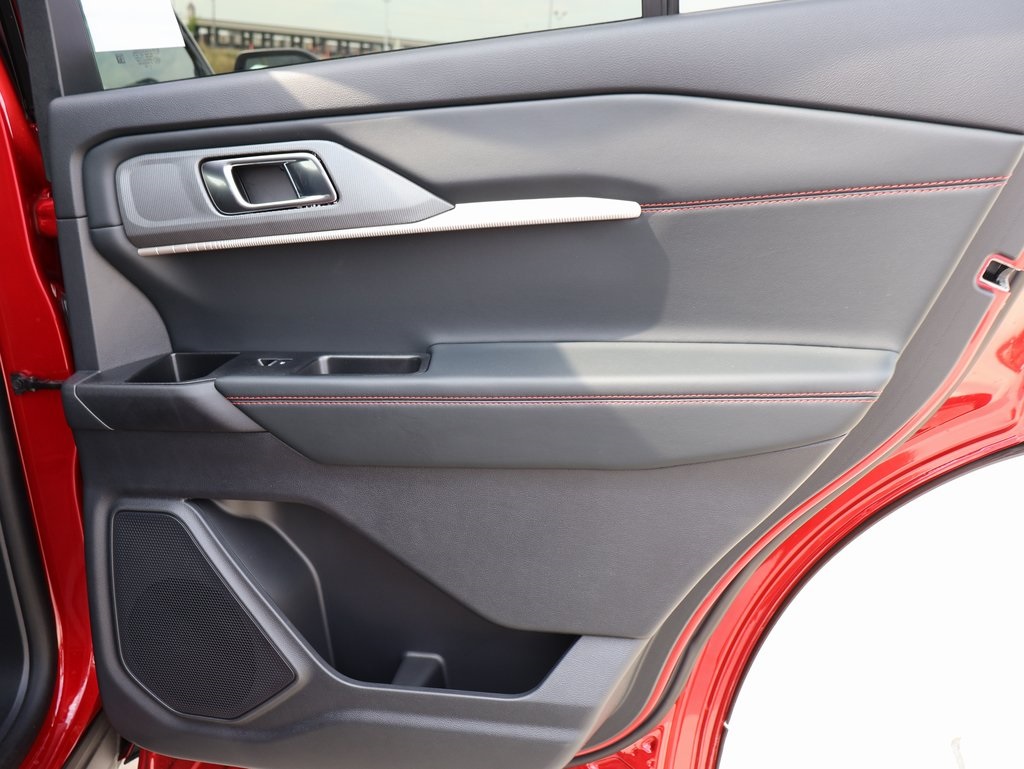 2025 Ford Explorer ST photo 9