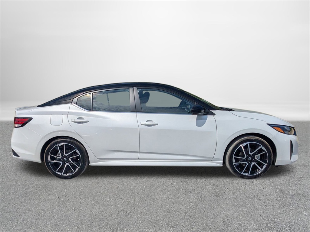 2025 Nissan Sentra SR photo 2