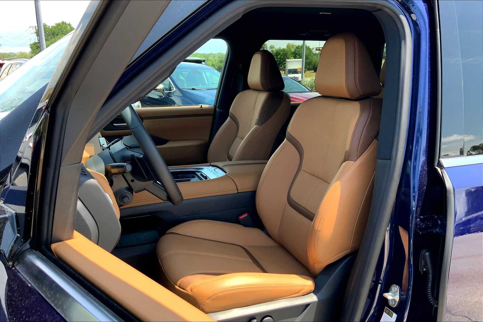 2025 Nissan Armada SL photo 9