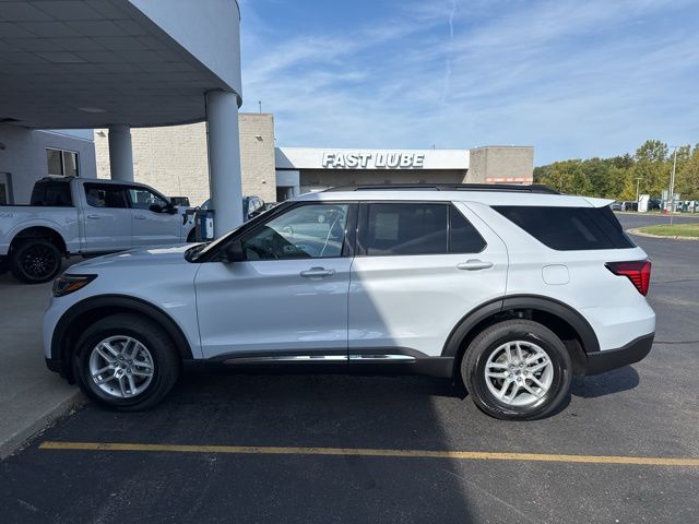 2025 Ford Explorer photo 4