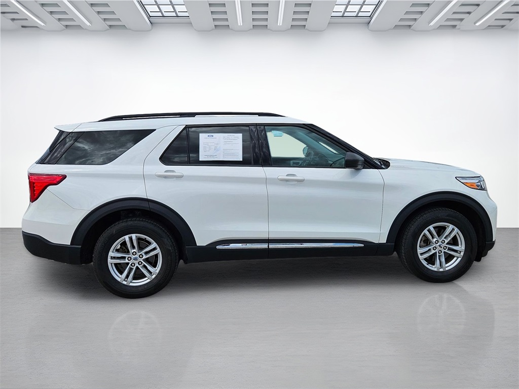 2022 Ford Explorer XLT photo 2