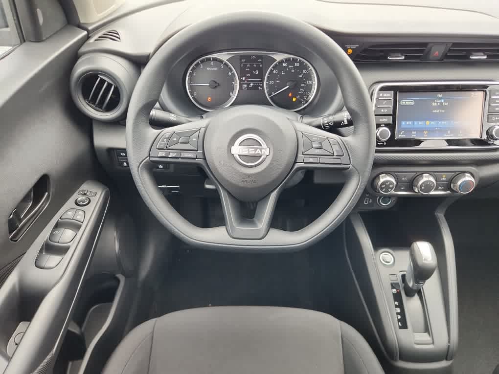 2025 Nissan Kicks Play S photo 15