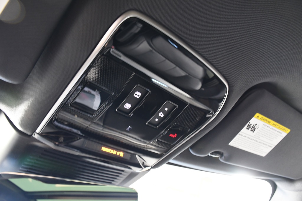 2025 Land Rover Range Rover SE photo 32