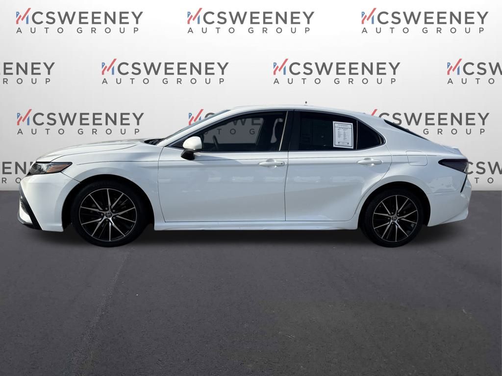 2021 Toyota Camry SE photo 2