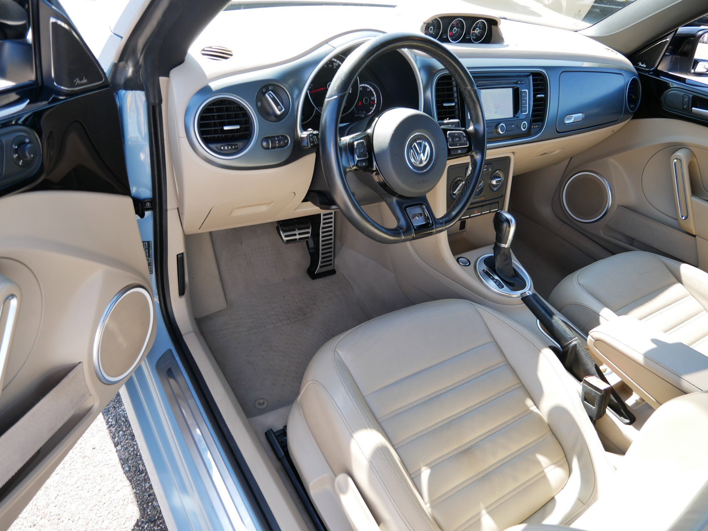 2014 Volkswagen Beetle Convertible R-Line photo 9