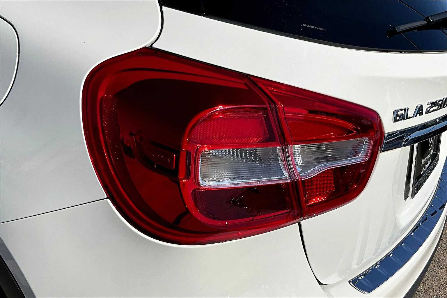 2017 Mercedes Benz GLA 250 photo 27