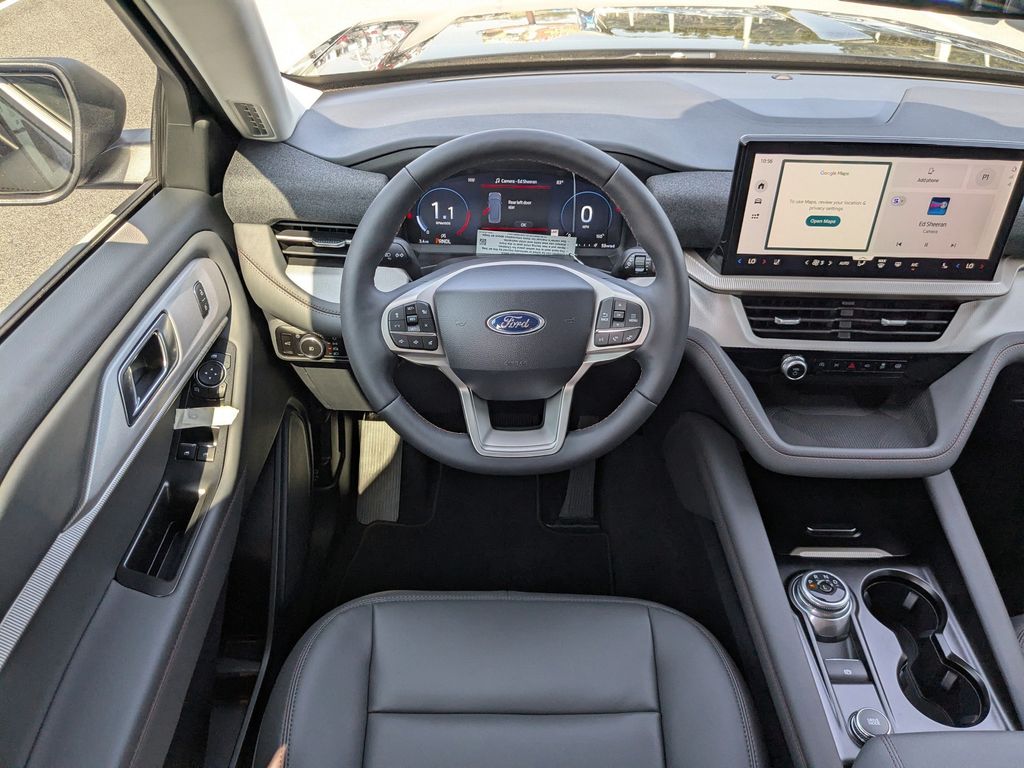 2025 Ford Explorer photo 17