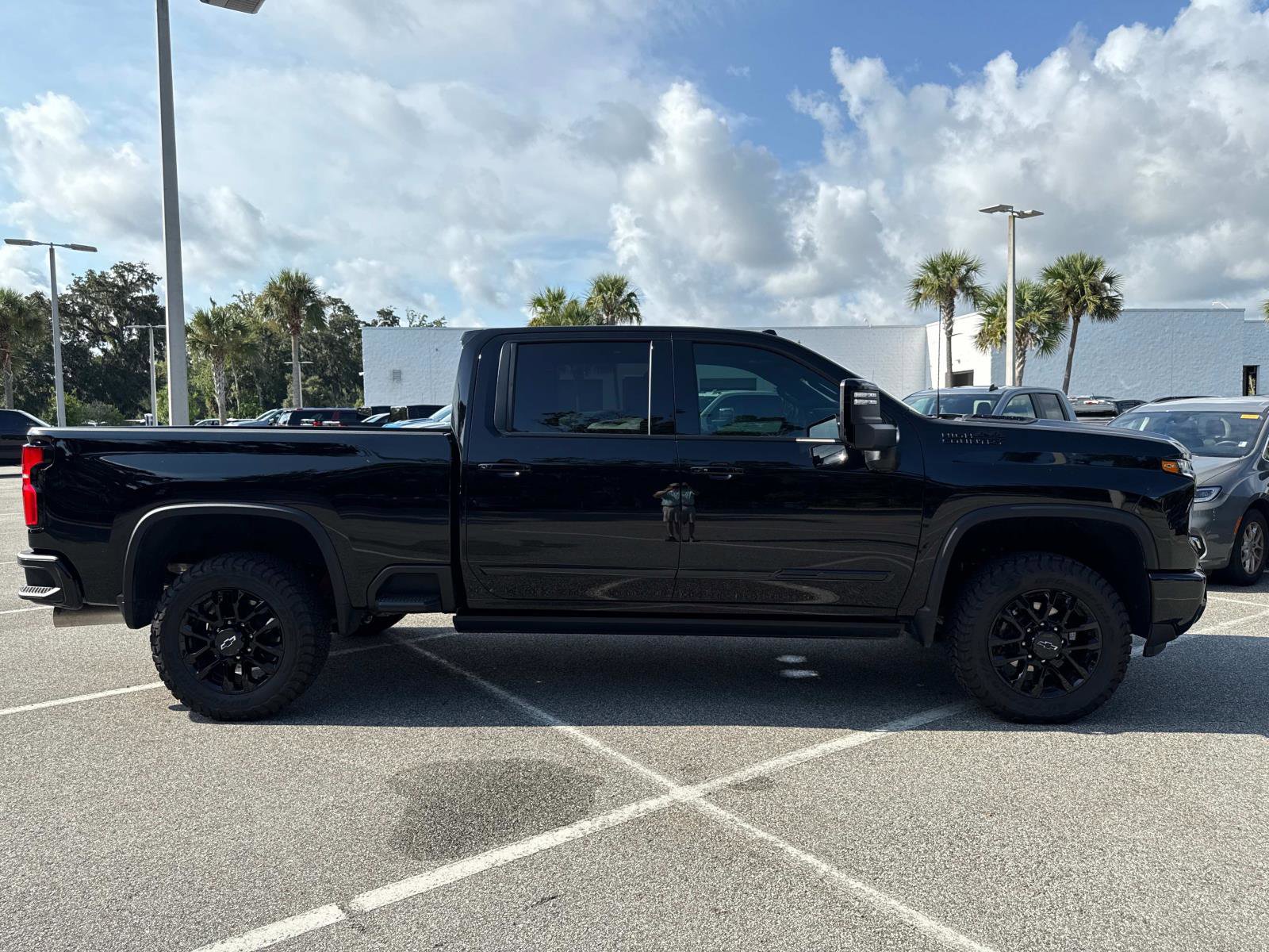 2025 Chevrolet Silverado 2500HD High Country photo 3