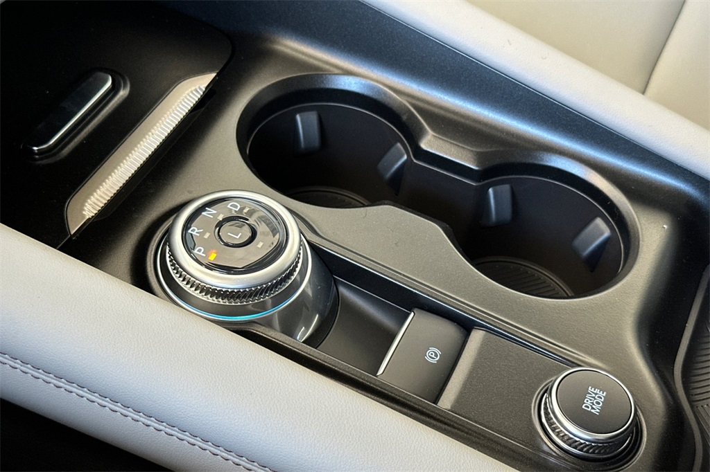 2025 Ford Explorer photo 15
