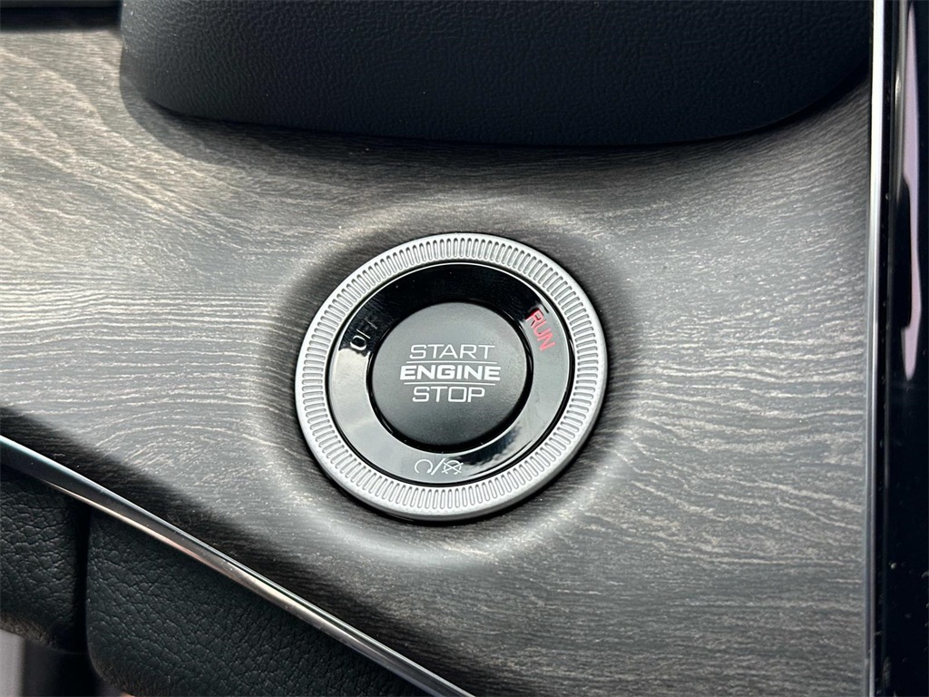 2025 Jeep Grand Cherokee Overland photo 5