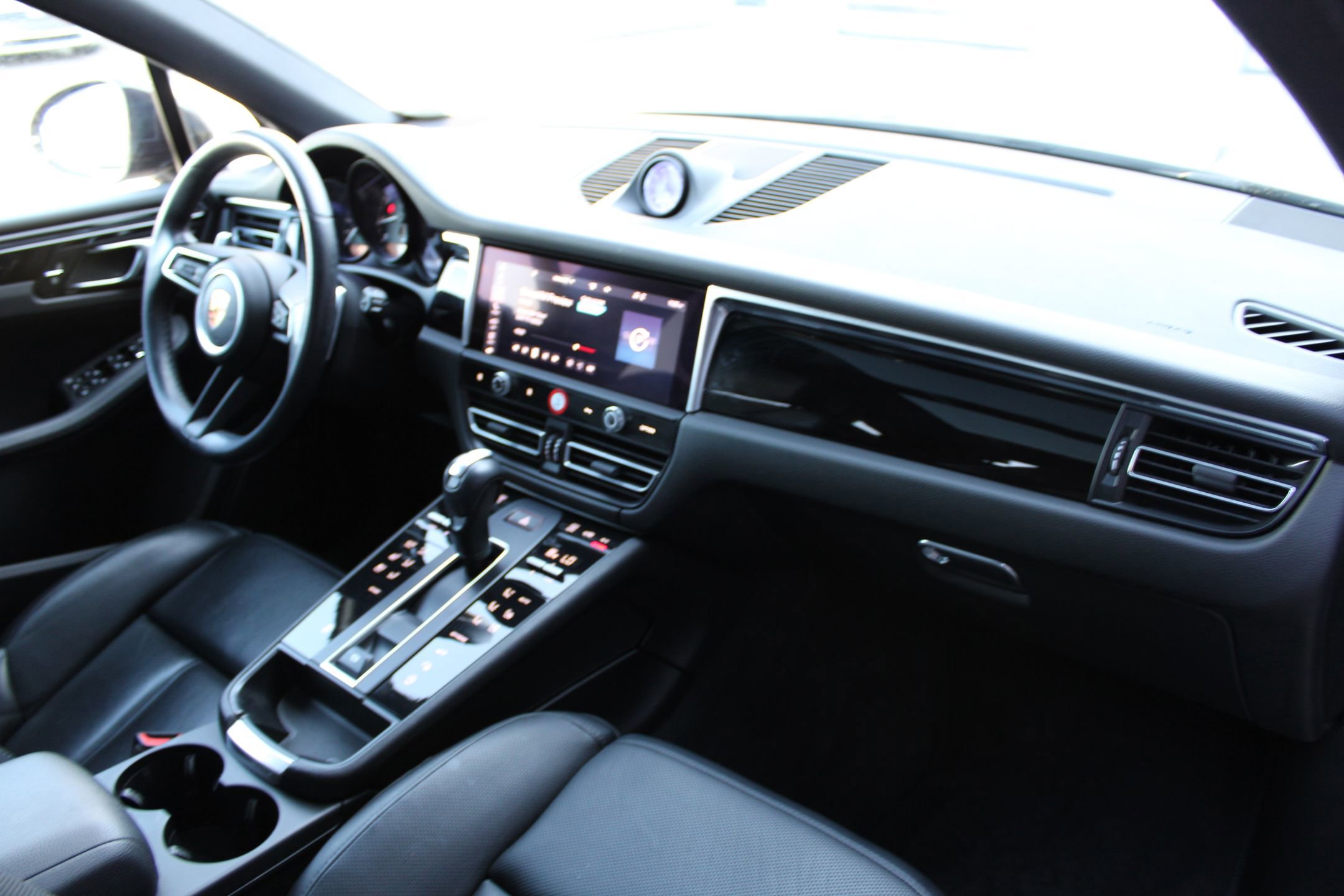 2024 Porsche Macan T photo 23