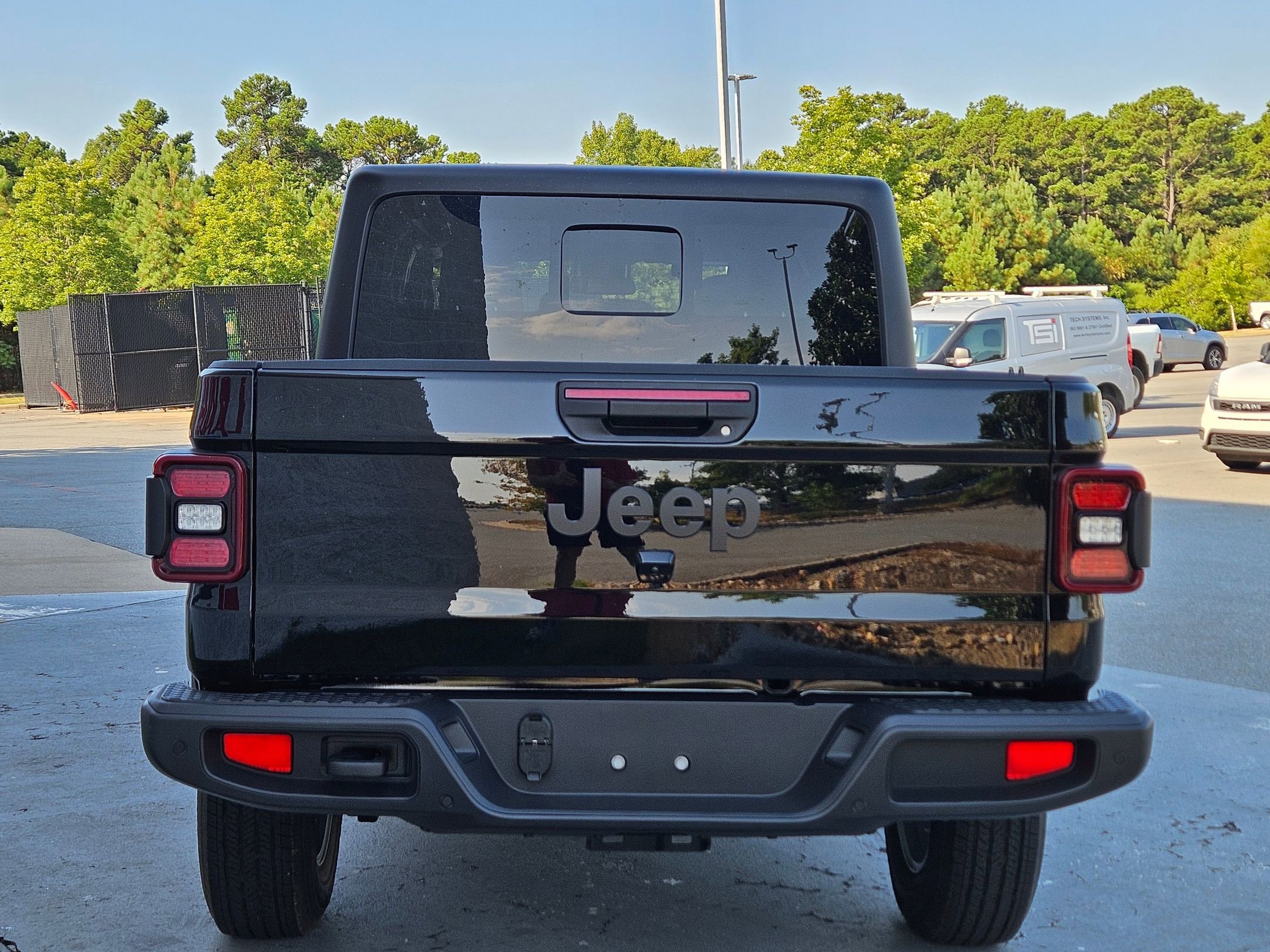 2025 Jeep Gladiator Sport photo 5