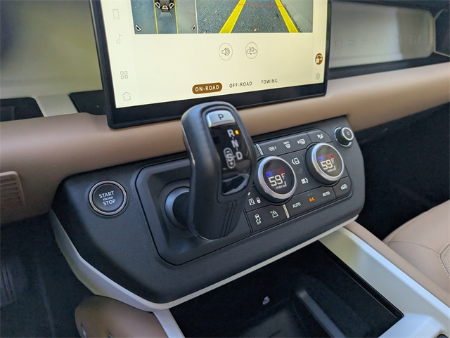 2025 Land Rover Defender 110 S photo 11