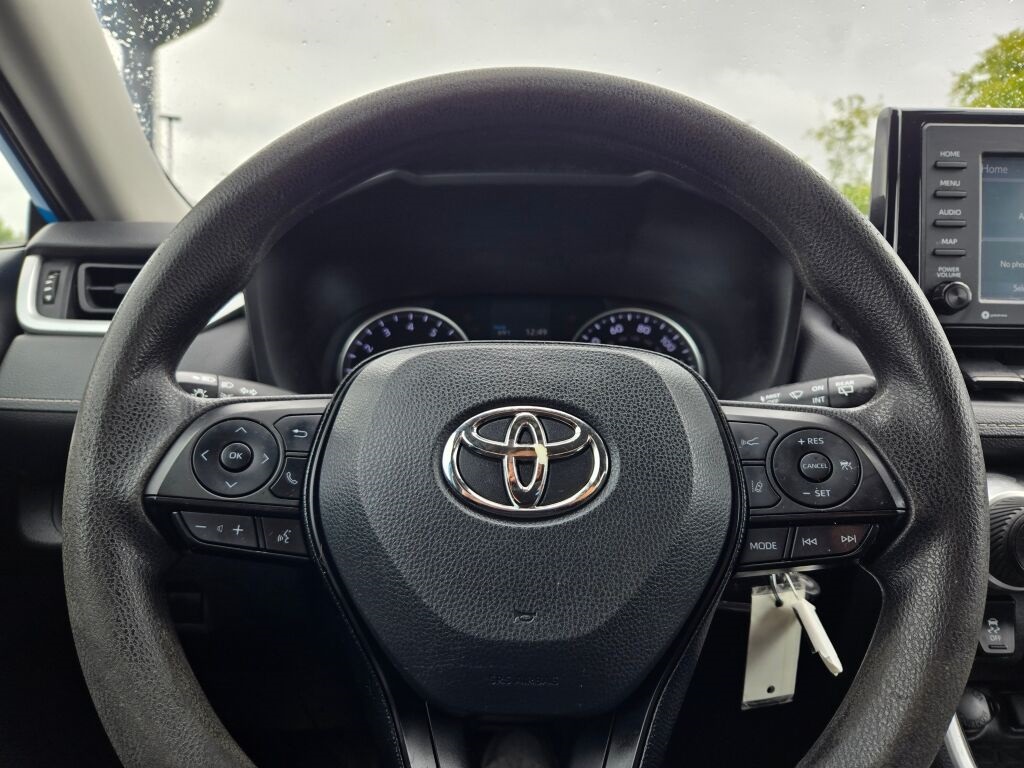2021 Toyota RAV4 LE photo 26