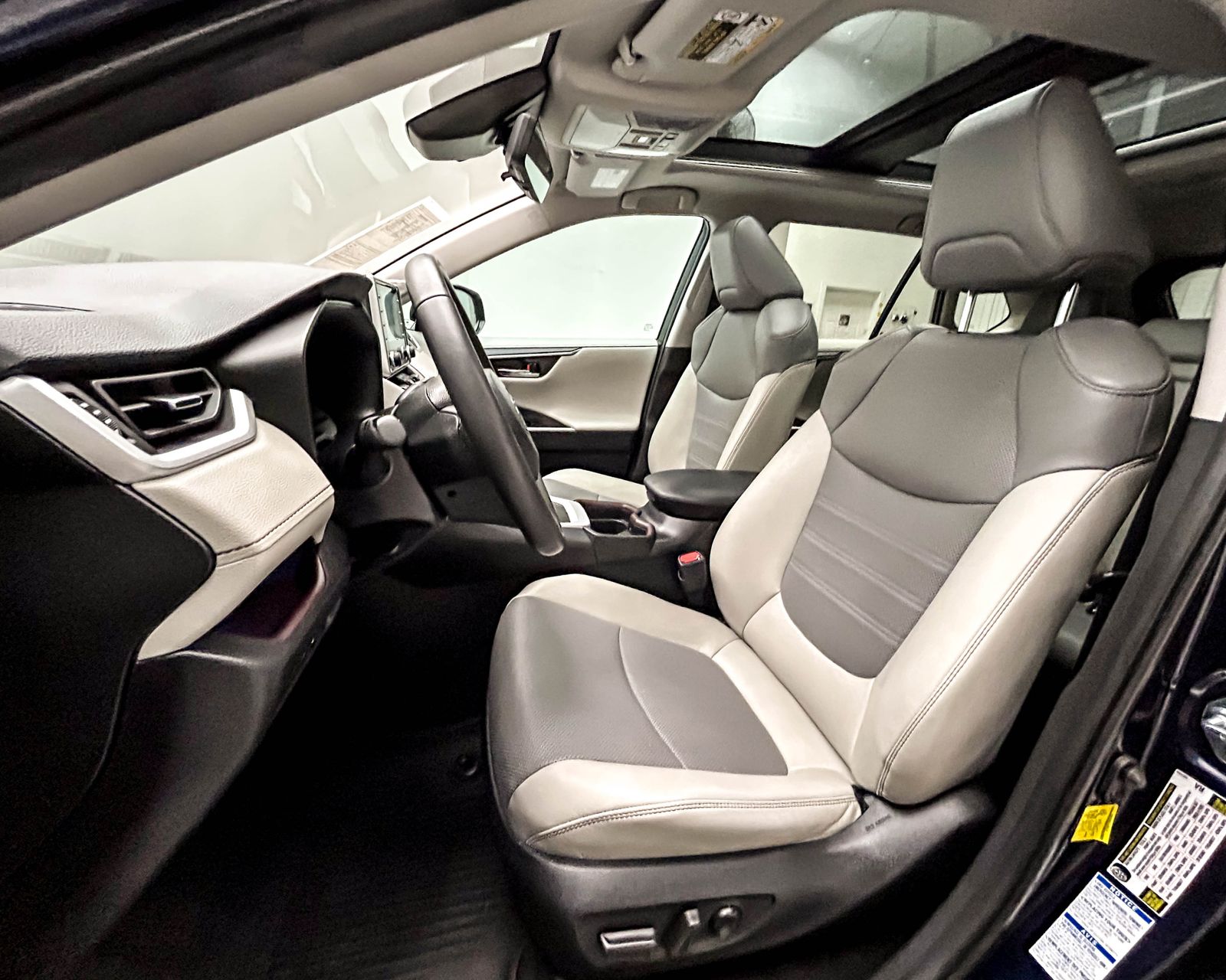2021 Toyota RAV4 Hybrid Limited photo 9