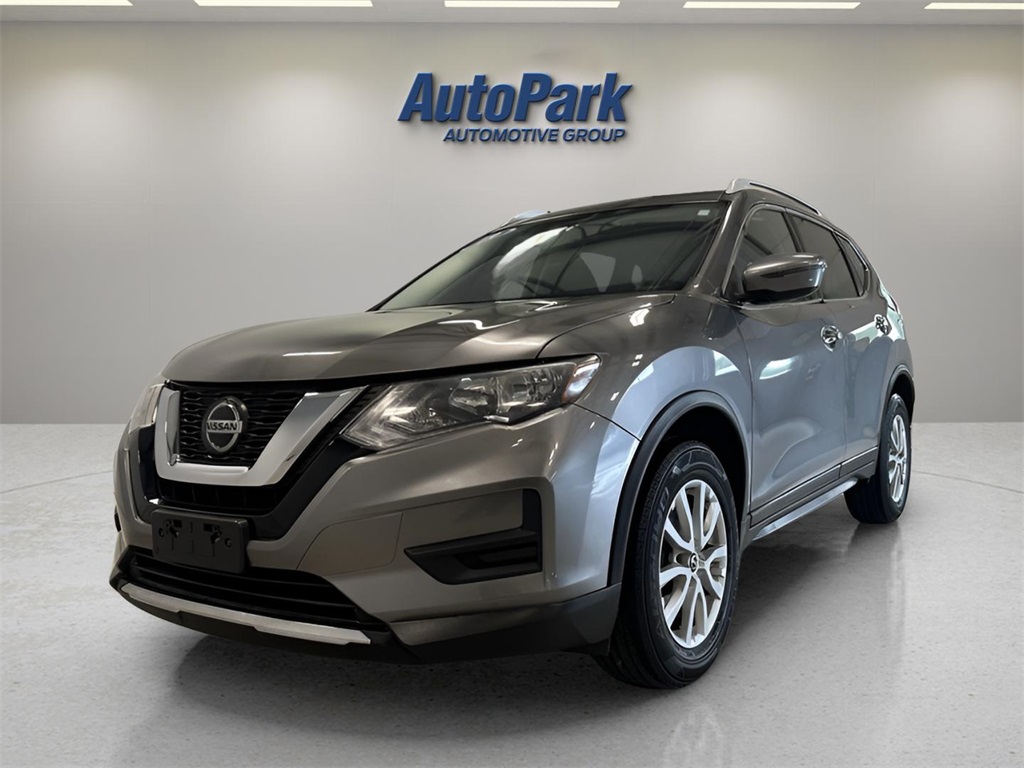 2019 Nissan Rogue SV photo 3