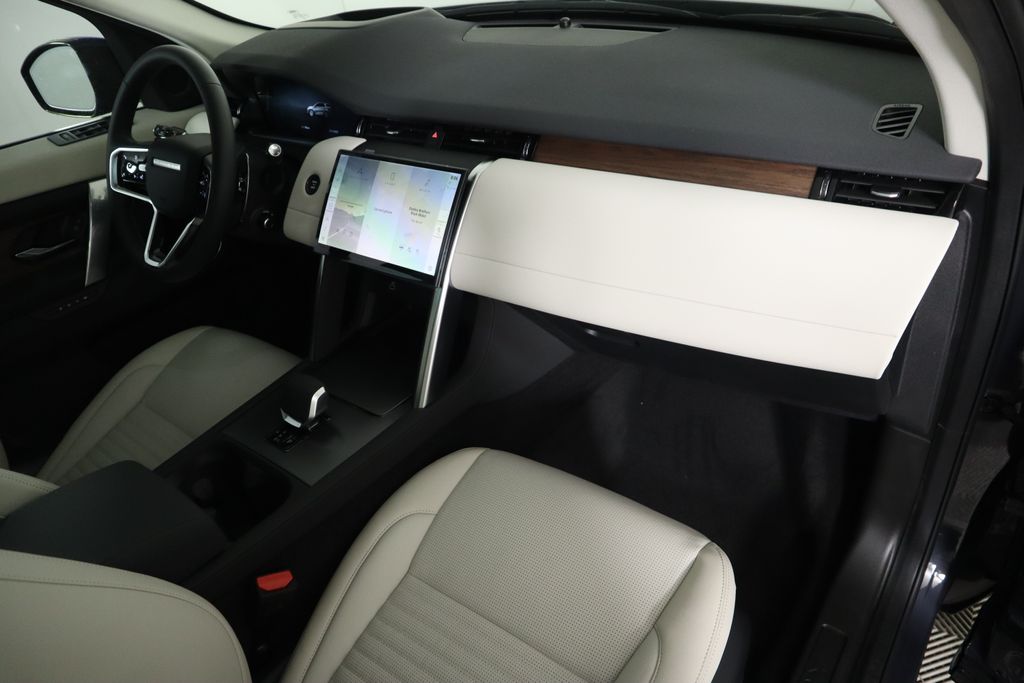 2025 Land Rover Discovery Sport S photo 17