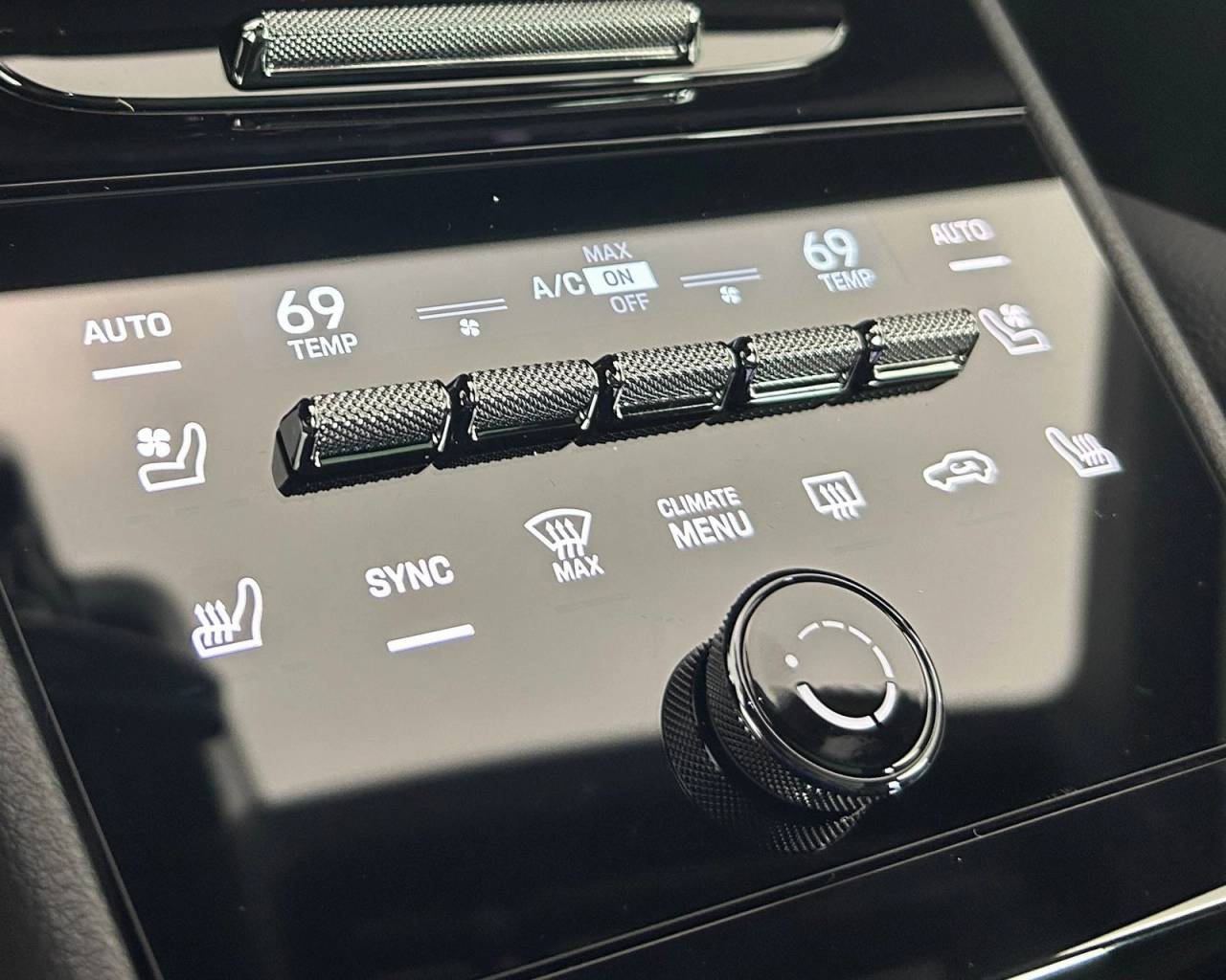 2025 Porsche Cayenne photo 17