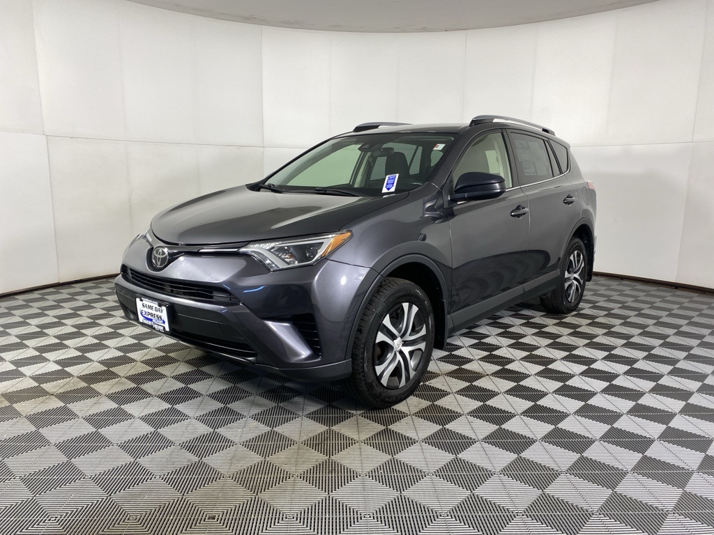 2018 Toyota RAV4 LE photo 4