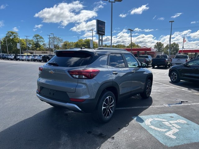2026 Chevrolet Trailblazer LT photo 2
