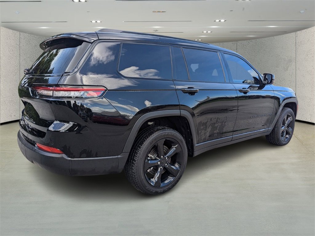 2024 Jeep Grand Cherokee Altitude photo 2