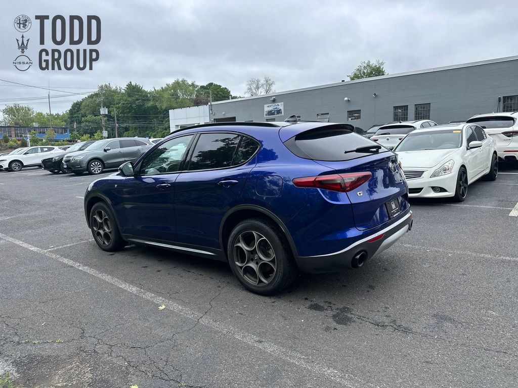 2022 Alfa Romeo Stelvio Ti photo 3