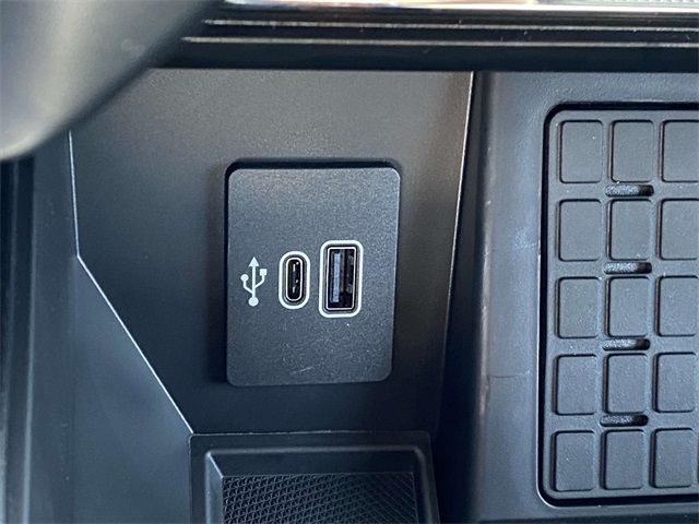 2025 Ford F-150 Lariat photo 18