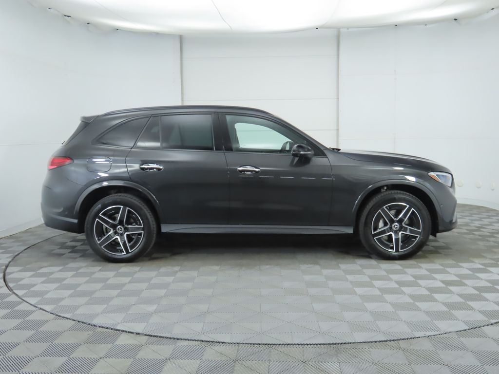 2026 Mercedes Benz GLC 300 photo 4