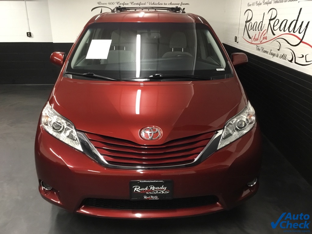 2017 Toyota Sienna LE photo 4