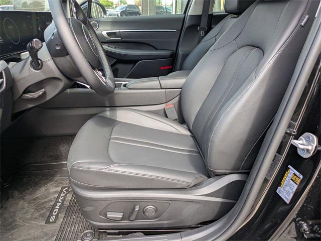 New 2025 Black Hyundai Limited image 10