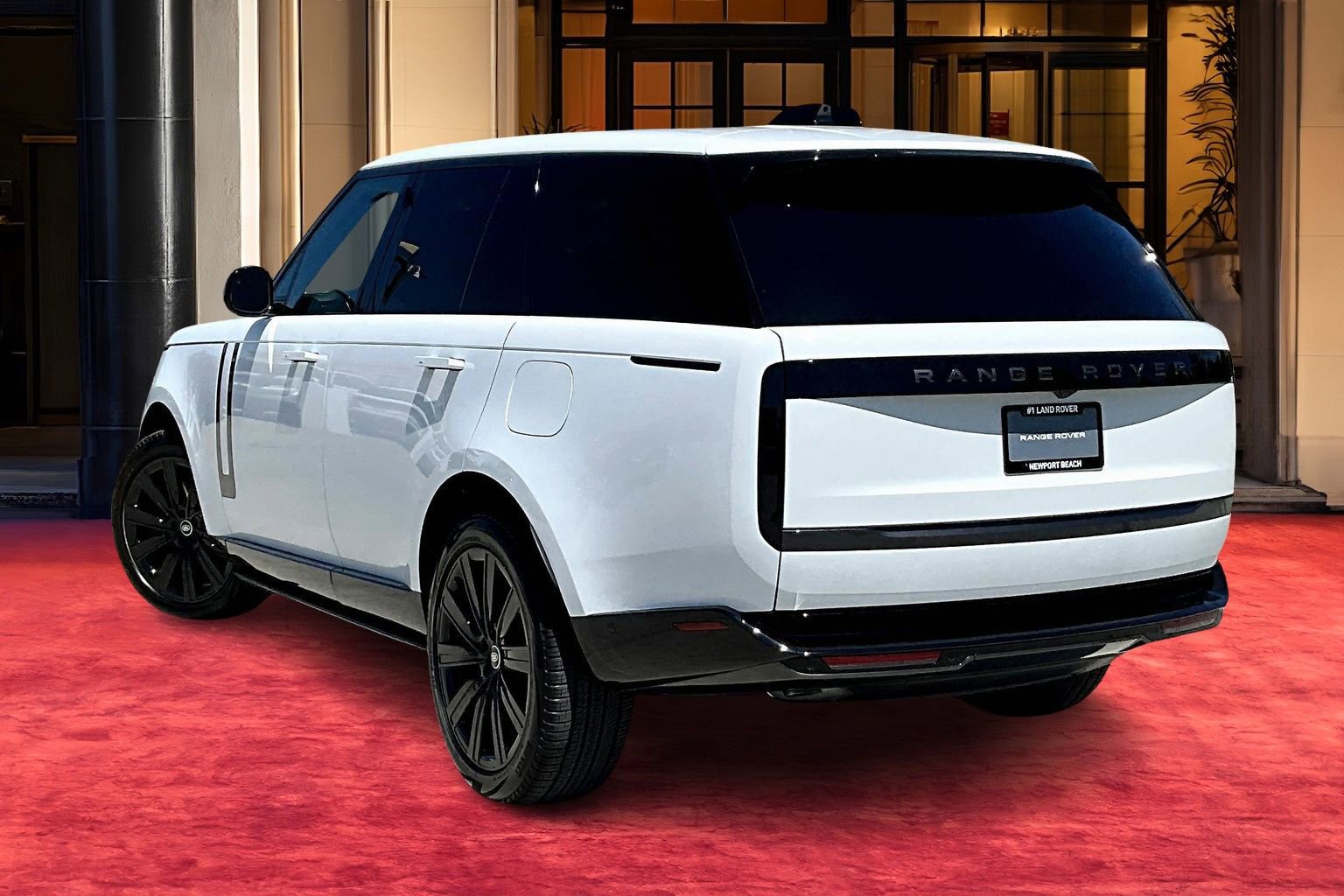 2025 Land Rover Range Rover SE photo 2