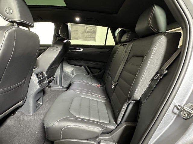 2024 Volkswagen Atlas Cross Sport SEL R-Line photo 15