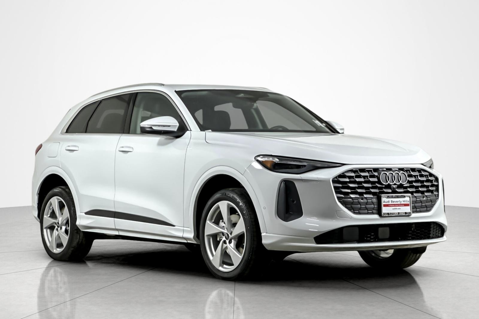 2025 Audi Q5 Premium Plus TFSI photo 2